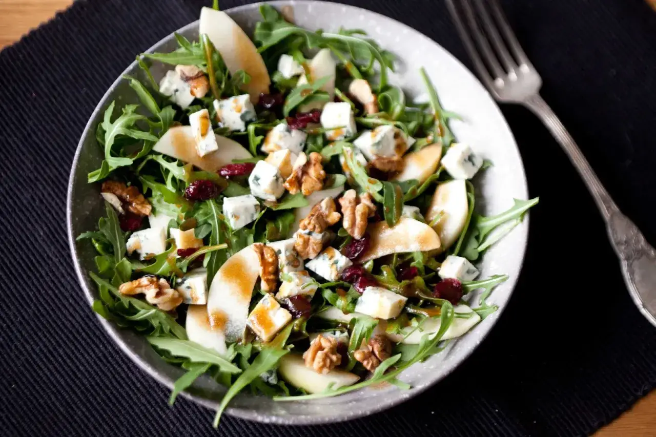 Pistacje sałatka ser pleśniowy