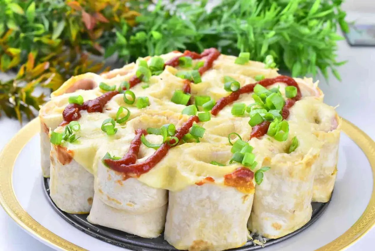 Zapiekanka z tortilli ze złocistym serem