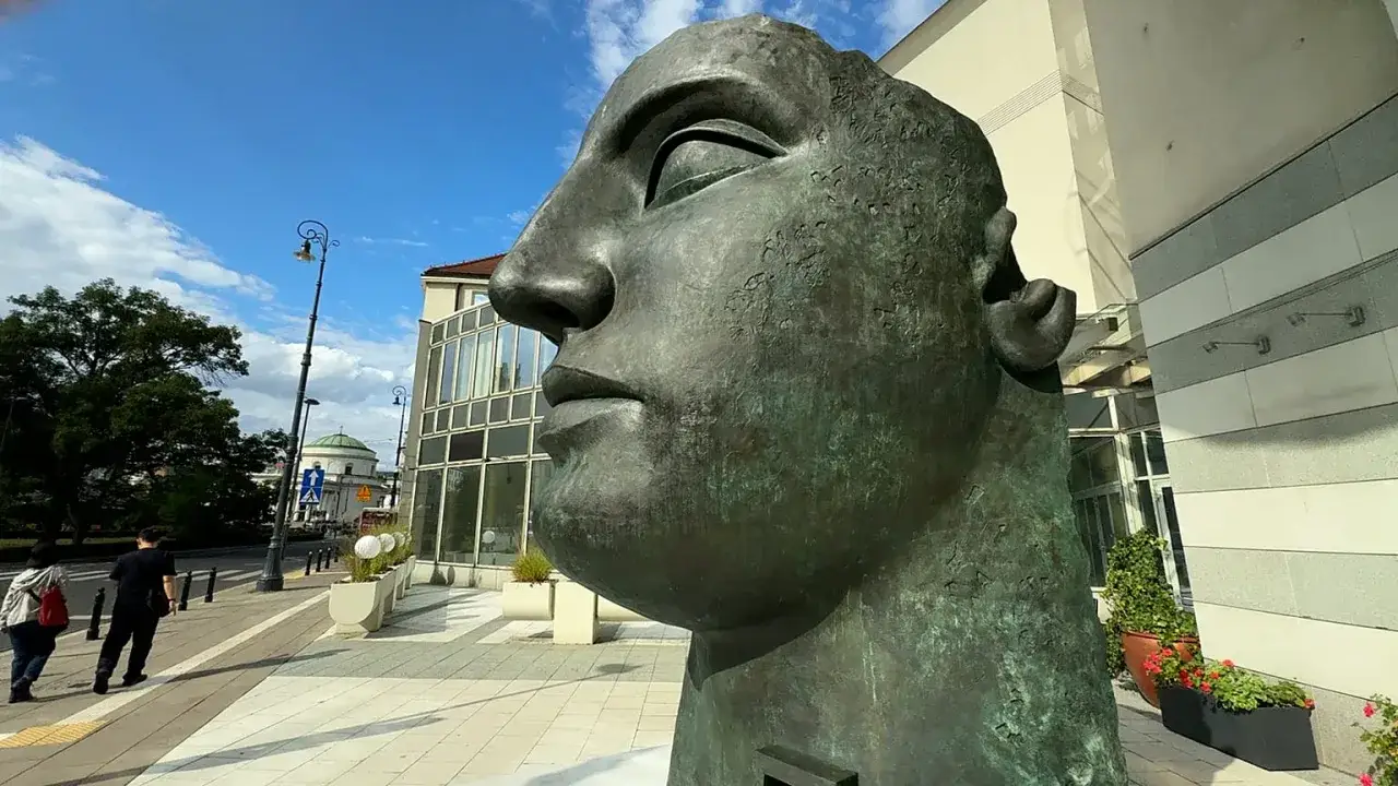Rzeźba Tindaro Igor Mitoraj