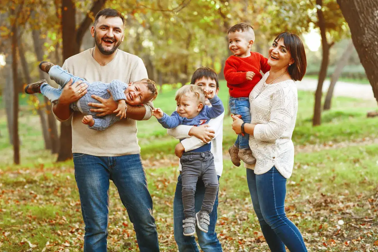 Nowoczesna rodzina patchworkowa z dziećmi