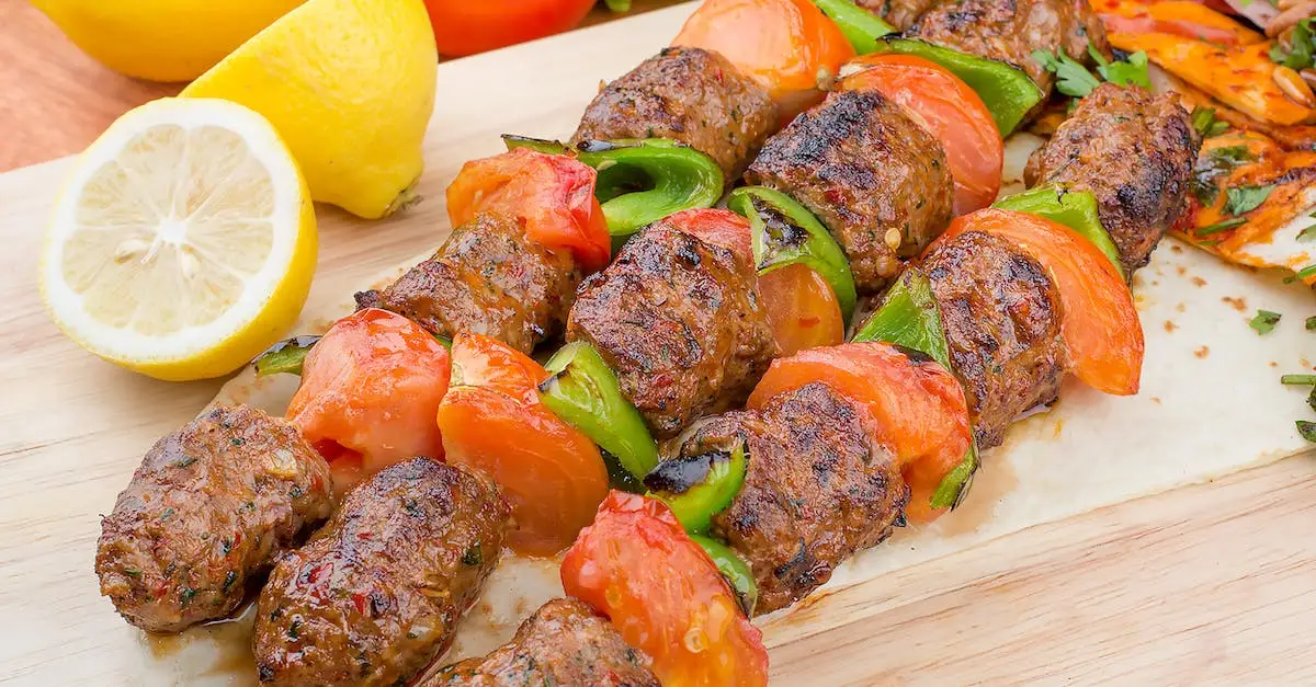  Pycha kaloryczna w bułce. Ile ma kalorii kebab?
