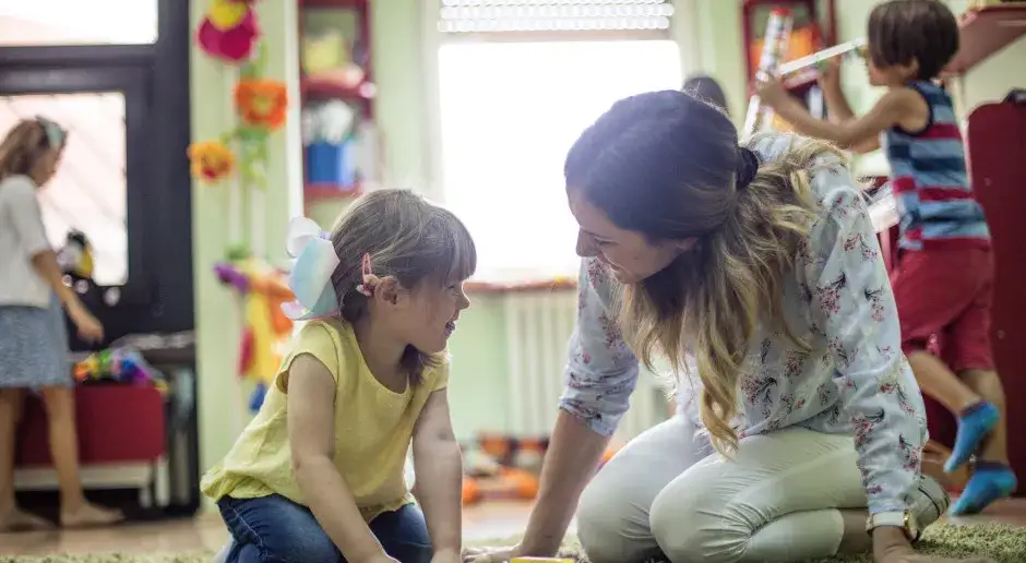 rodzice angażujący się w zajęcia przedszkolne z dziećmi