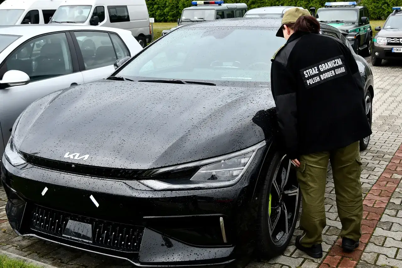 Pojazd na przejściu granicznym z Ukrainy do Polski