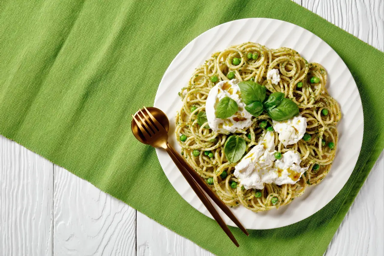 r&oacute;żne kształty makaronu do pesto