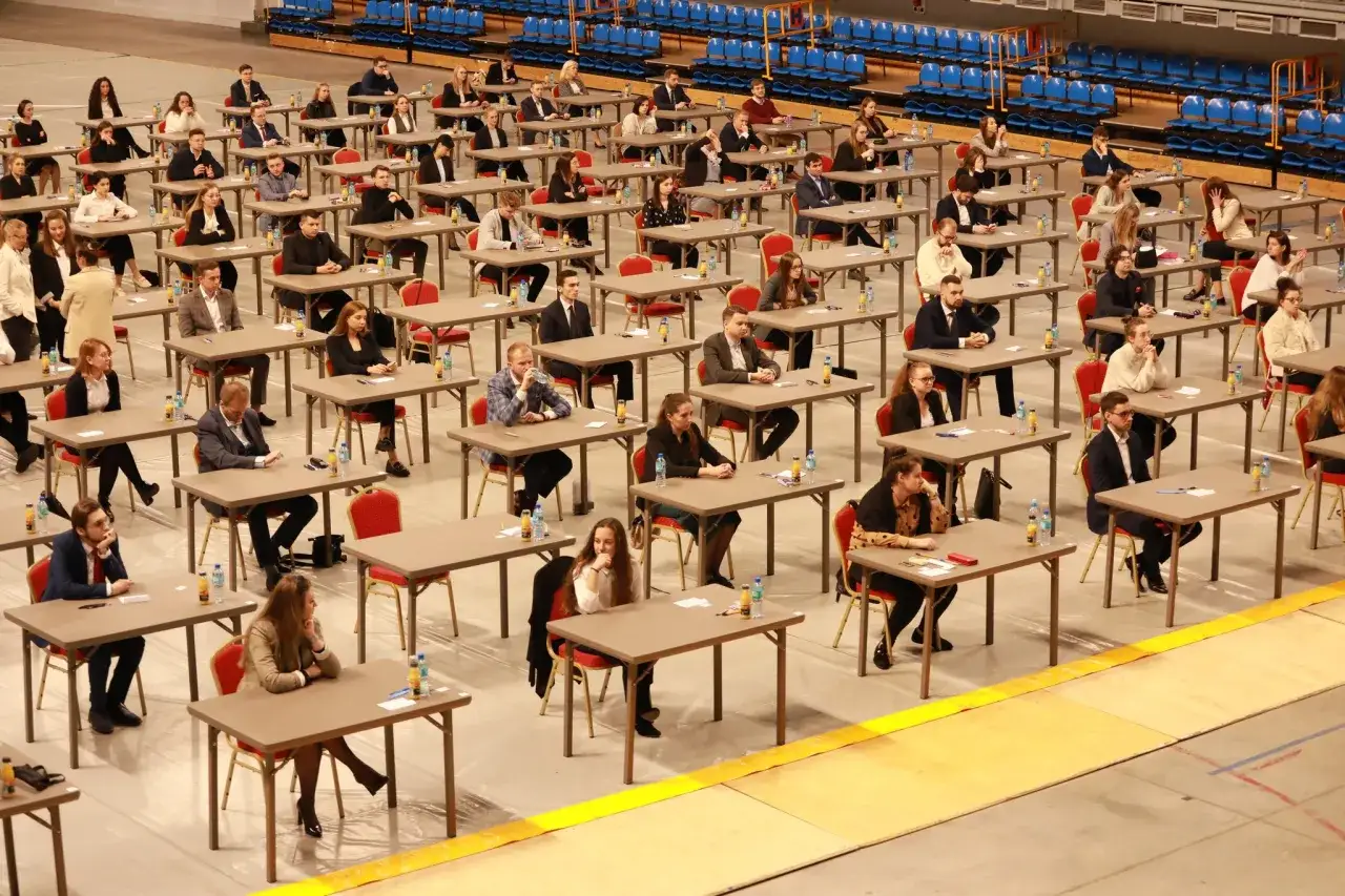 Zdjęcie Jak wygląda egzamin na aplikację radcowską - kluczowe informacje i zasady