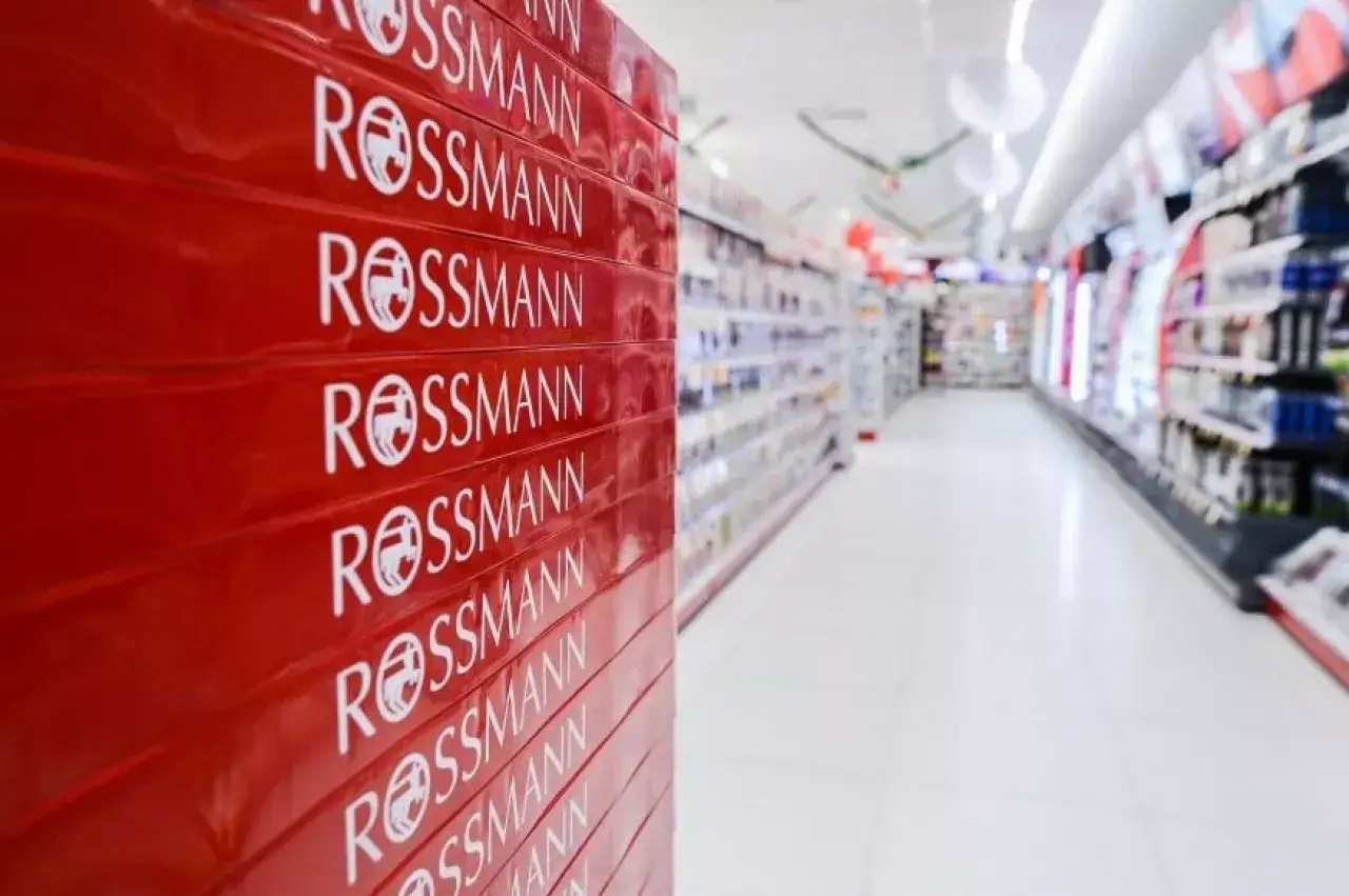 Zdjęcie Czy Rossmann ma godziny dla seniora? Sprawdź, co musisz wiedzieć