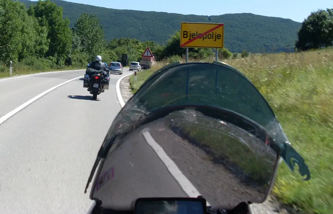 Zdjęcie Jak ustawić deflektor motocyklowy, aby poprawić komfort jazdy