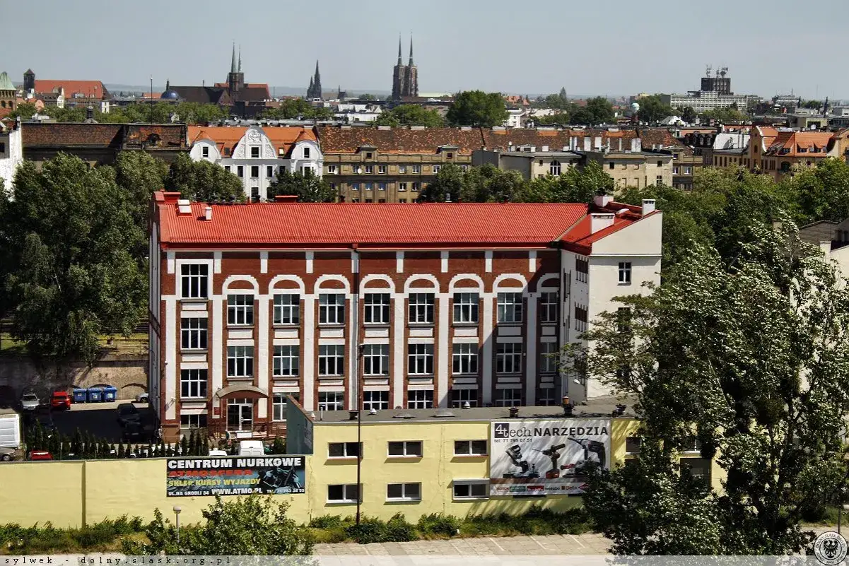 Zdjęcie Księgi wieczyste na Komandorskiej: Wszystko o IV Wydziale we Wrocławiu