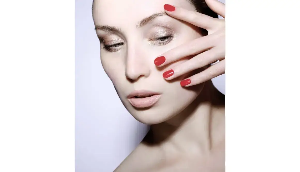 Zdjęcie Hybryda paznokcie co to? Poznaj ich zalety i proces aplikacji