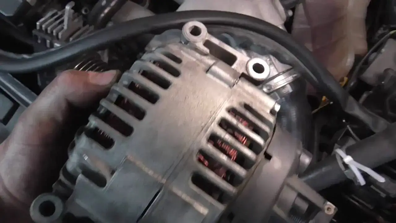 Zdjęcie Jak odkręcić koło pasowe alternatora - proste kroki i porady