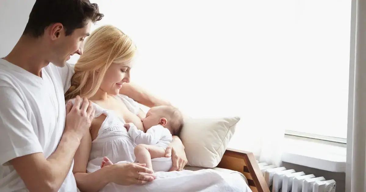 Zdjęcie Kiedy pojawia się mleko po porodzie? Poznaj ważne informacje dla mam