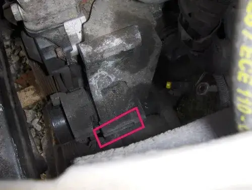 Zdjęcie Jak łatwo i bezpiecznie wyjąć alternator w Renault Megane II – krok po kroku