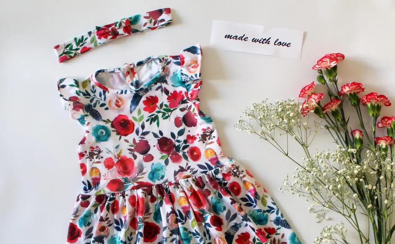 Zdjęcie Jak uszyć sukienkę dla dziewczynki - proste kroki i porady
