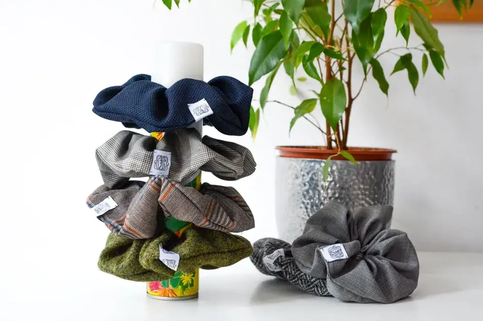 Zdjęcie Myślę, że "Koniec z bałaganem! Organizacja akcesori&oacute;w do włos&oacute;w: DIY i gotowe patenty" będzie idealne.