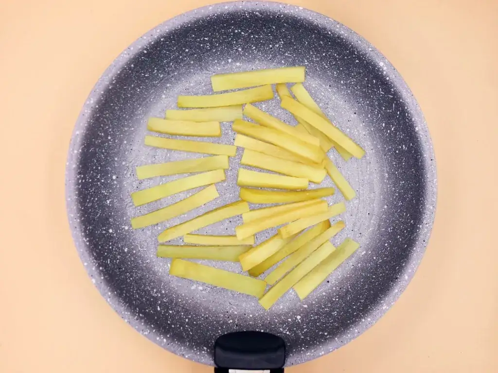 Zdjęcie Jak zrobić frytki na patelni bez oleju i cieszyć się zdrowiem