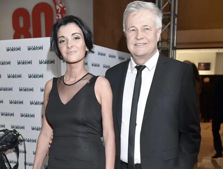 Zdjęcie Ile lat ma partnerka Apoloniusza Tajnera? Zaskakująca prawda