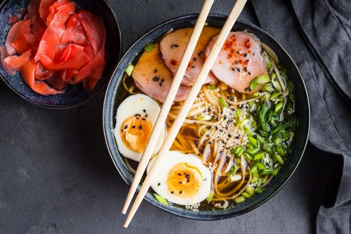 Zdjęcie Prosty przepis na domową zupę ramen – jak zrobić ją szybko i smacznie