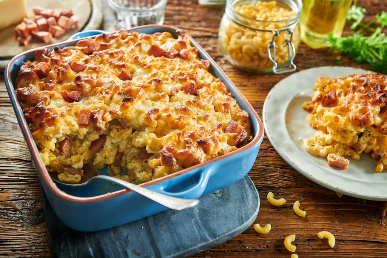Zdjęcie Zapiekanka makaronowa z beszamelem &ndash; łatwy przepis na pyszne danie
