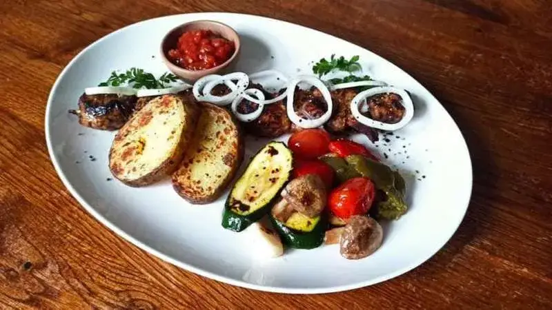 Zdjęcie Gdzie zjeść w Katowicach? Odkryj najlepsze miejsca na posiłek