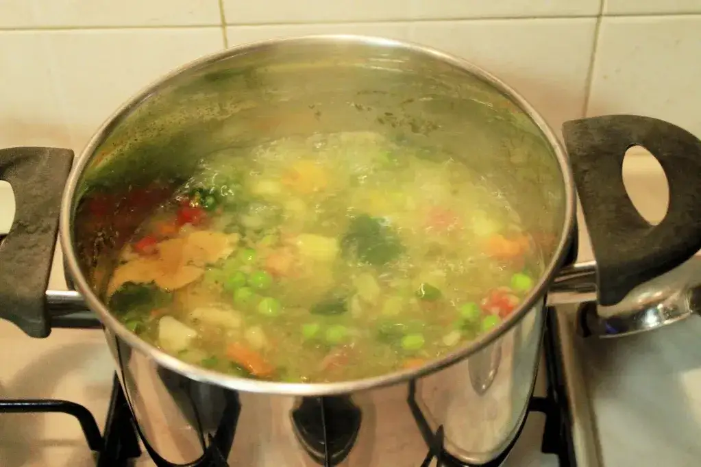 Zdjęcie Co zrobić z przesoloną zupą? Sprawdzone sposoby na ratunek