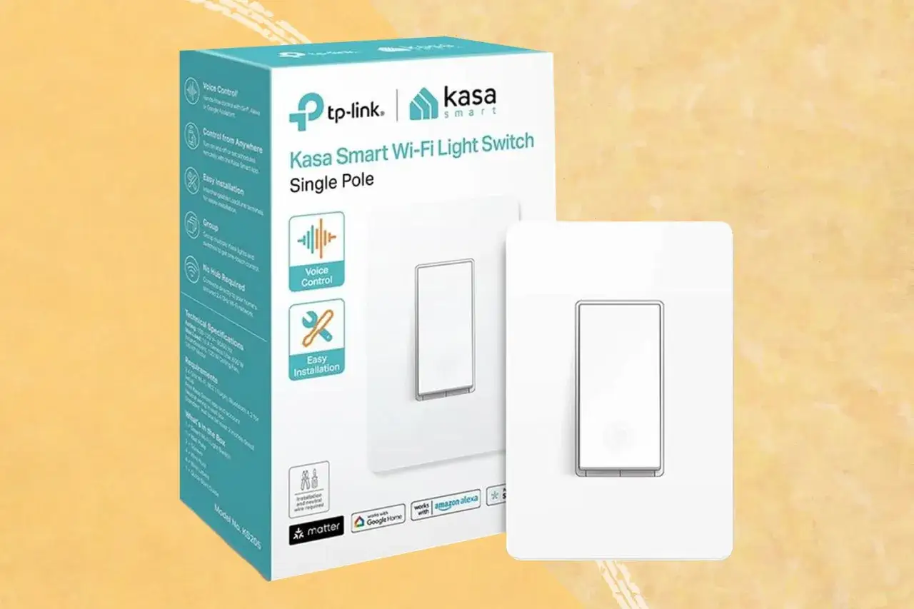 Inteligentny włącznik światła Kasa Smart Wi-Fi. Dowiedz się, jak działa włącznik światła, steruj nim głosem lub z aplikacji, bez potrzeby zakupu dodatkowego huba.