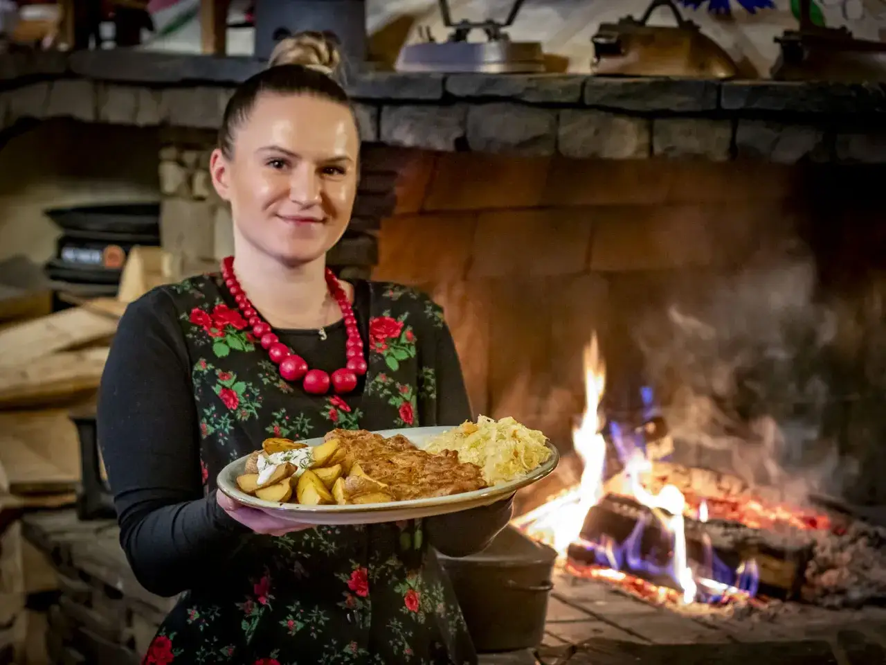 Karczma regionalna Muszyna wnętrze dania g&oacute;ralskie