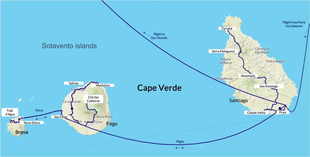 Mapa podr&oacute;ży po Wyspach Zielonego Przylądka (Cape Verde), pokazujący loty i promy między wyspami Santiago, Fogo i Brava.