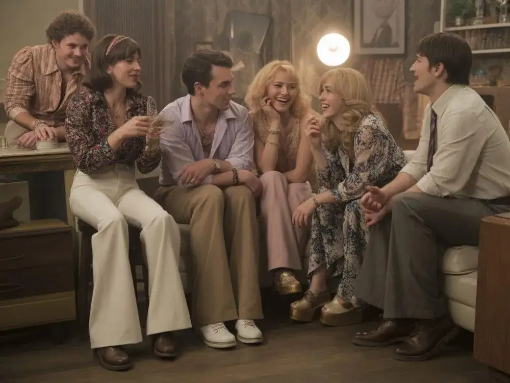 Moda PRL stylizacje dzwony sztruks sukienki trapezowe