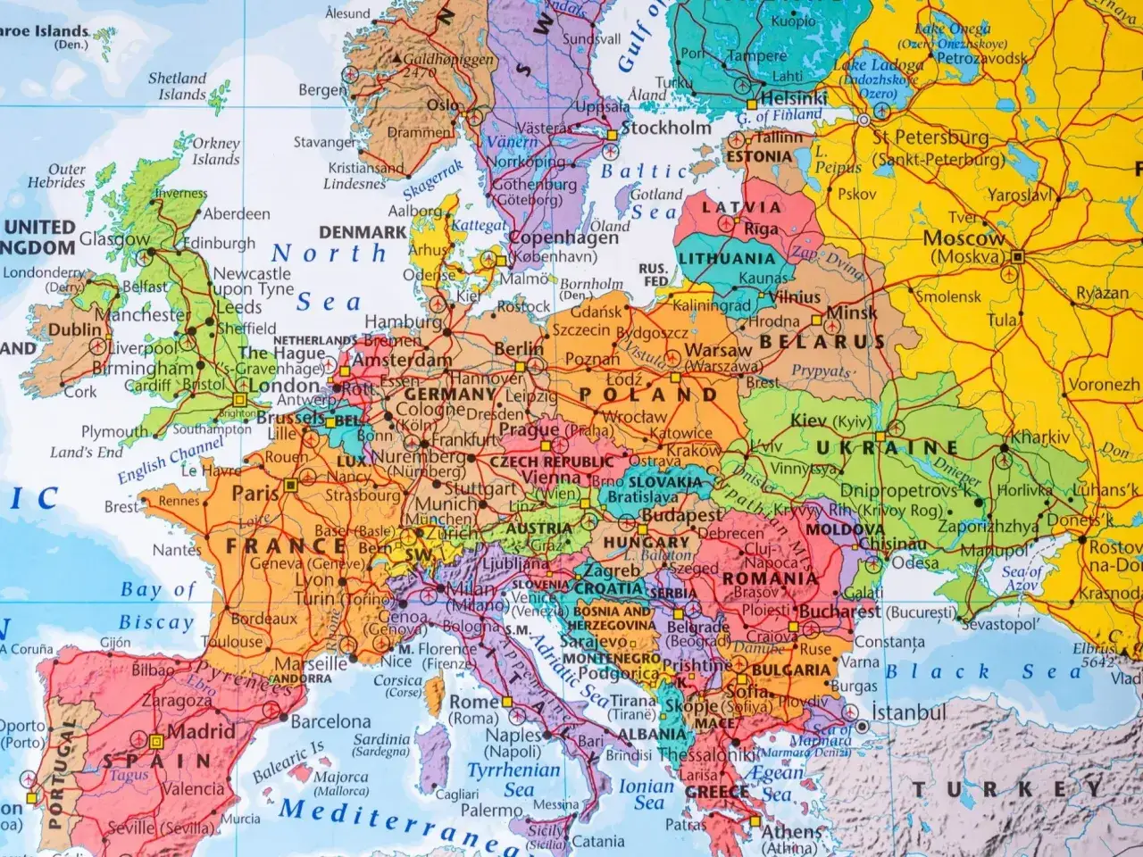 Mapa Europy z zaznaczonymi popularnymi kierunkami turystycznymi