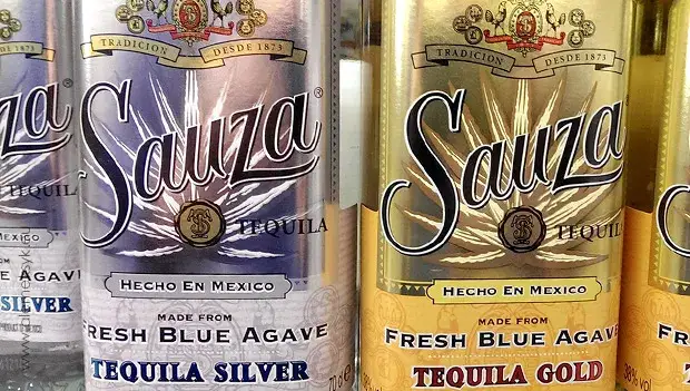 r&oacute;żne butelki tequili silver gold