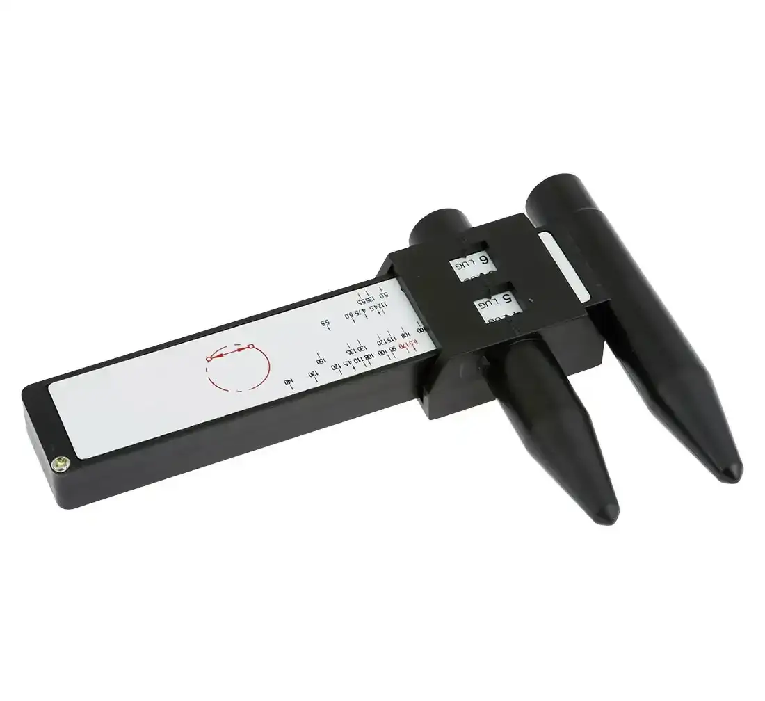 pomiar rozstawu śrub felgi suwmiarką