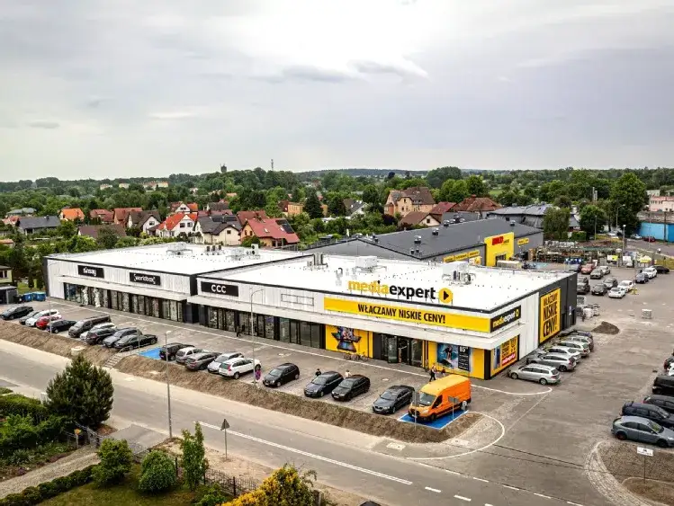 Przykłady nowoczesnych obiektów komercyjnych (magazyn, biurowiec, park handlowy)