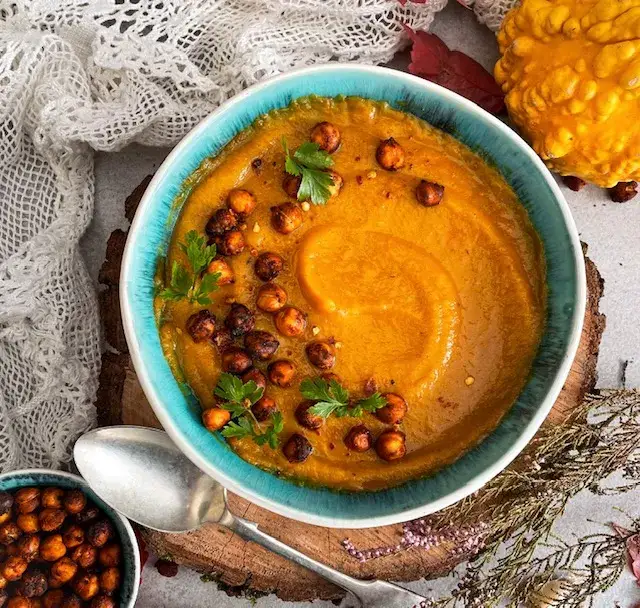 zupa krem z ciecierzycy wegańska pikantna