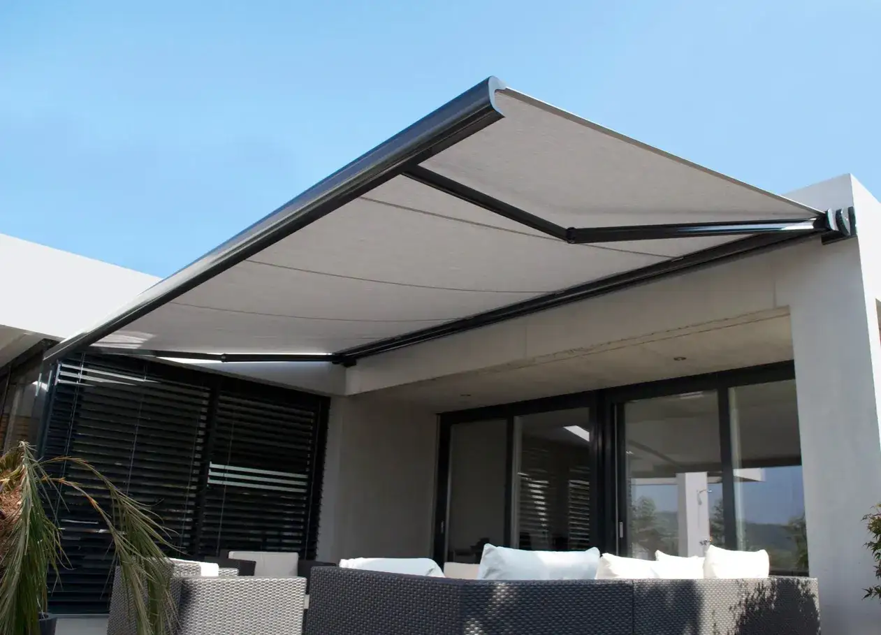 Markiza tarasowa na domu