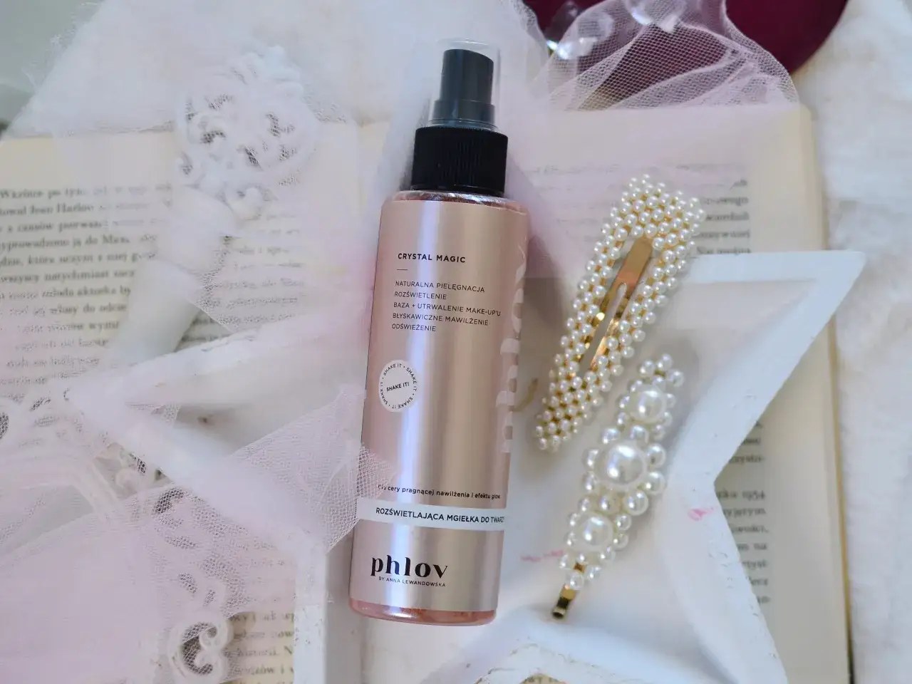 popularne mgiełki rozświetlające do makijażu