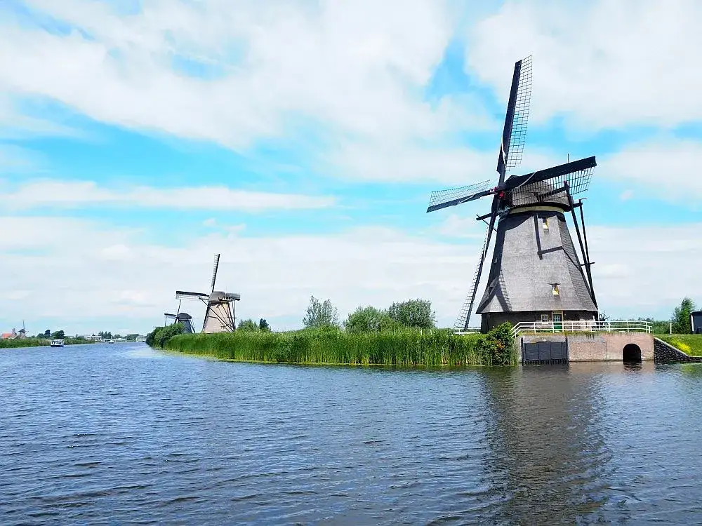 Zaanse Schans vs Kinderdijk por&oacute;wnanie