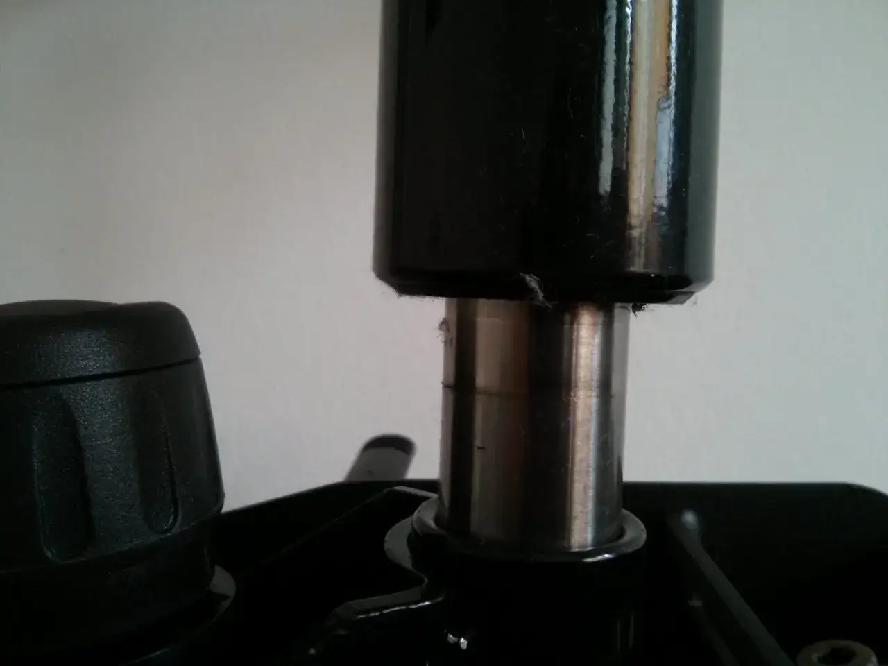 Zdjęcie Jak obniżyć krzesło obrotowe? Proste naprawy i porady