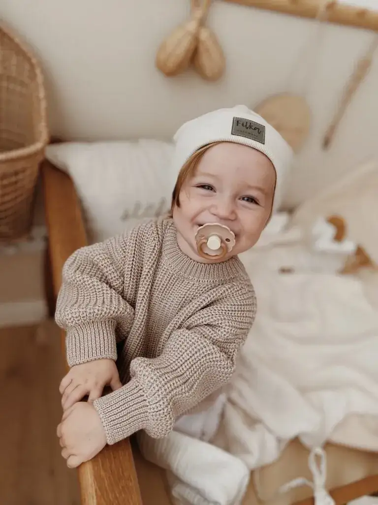 Zdjęcie Jak ubrać dziecko w domu 21 stopni, aby uniknąć przegrzania?