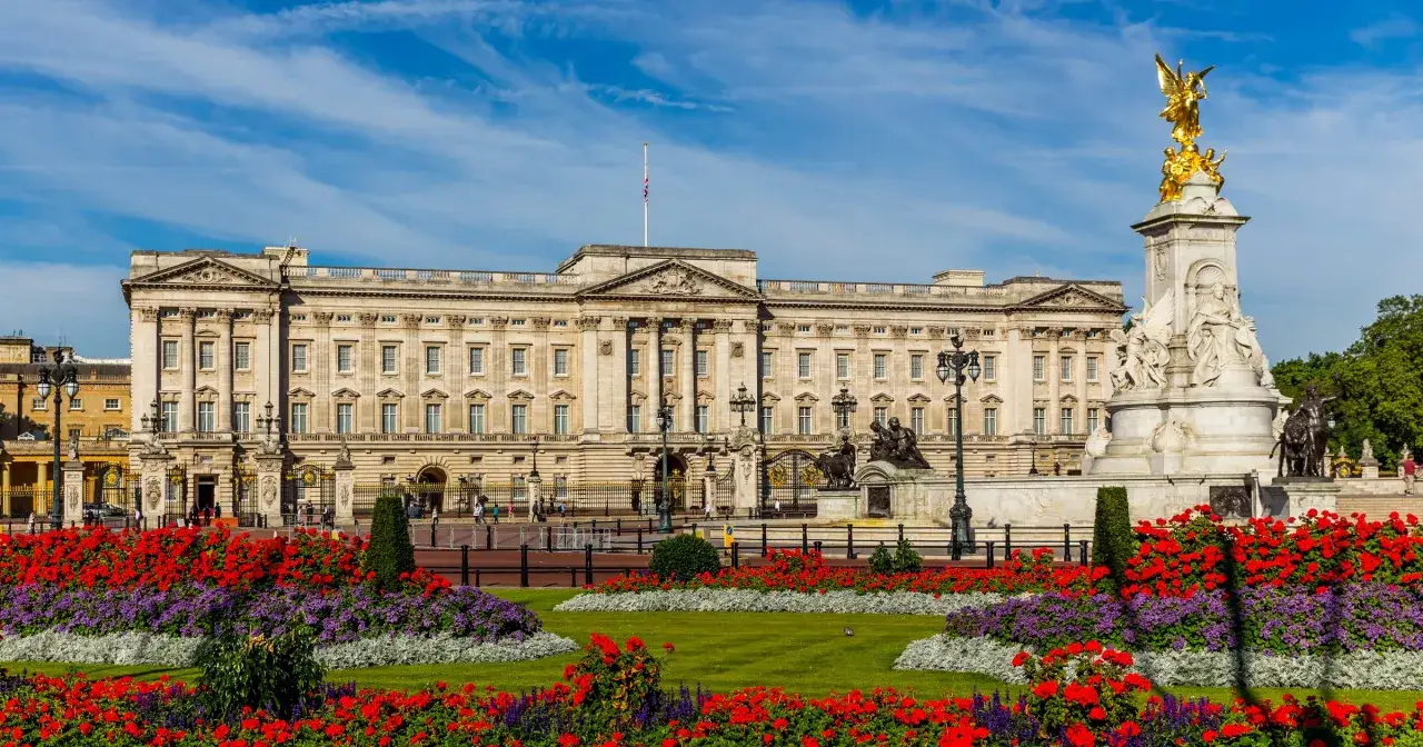 Zdjęcie Pałac w Anglii: Historia, tajemnice i atrakcje Buckingham Palace