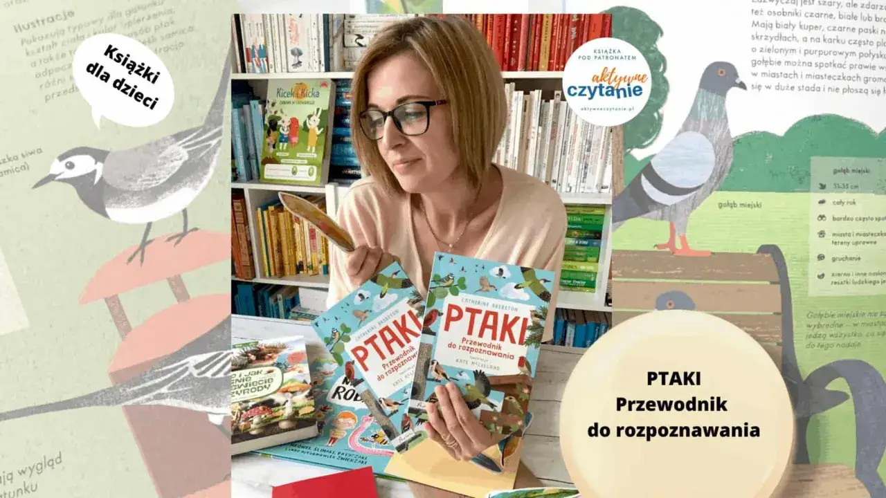 Kobieta z okularami trzyma książki 