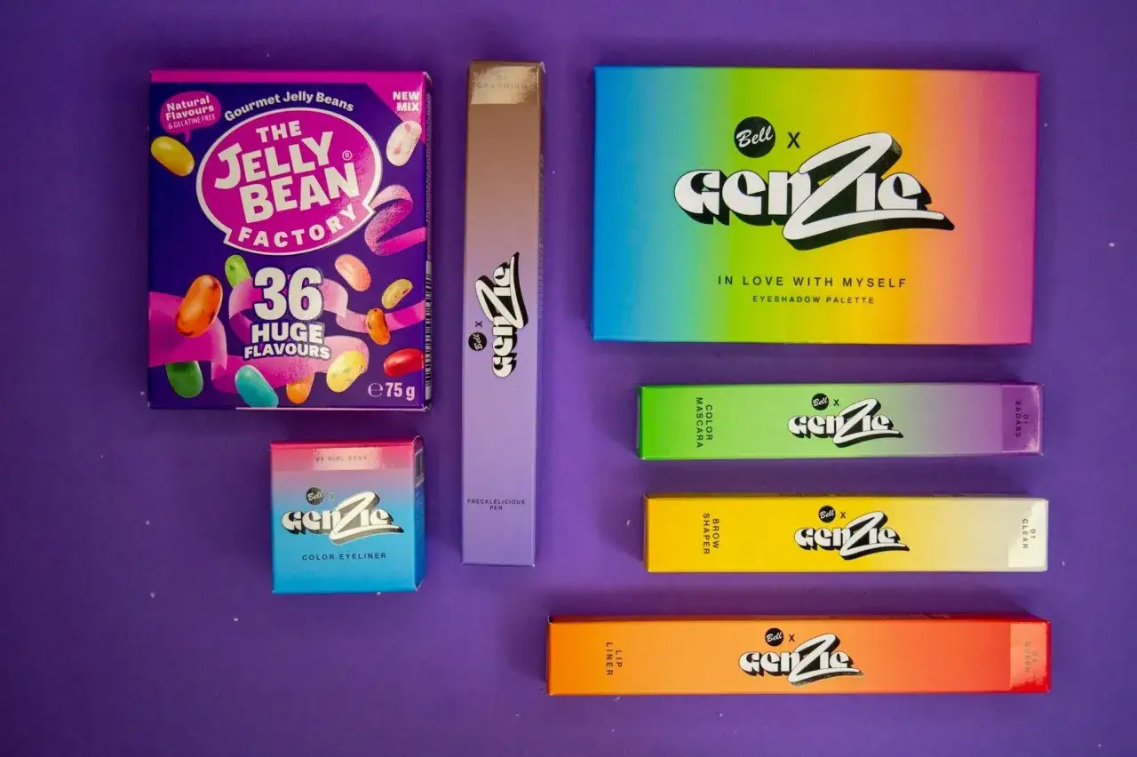 Kosmetyki Genzie: paleta cieni, eyeliner, tusz, pomada do brwi i pomadka. Zestaw idealny do makijażu.