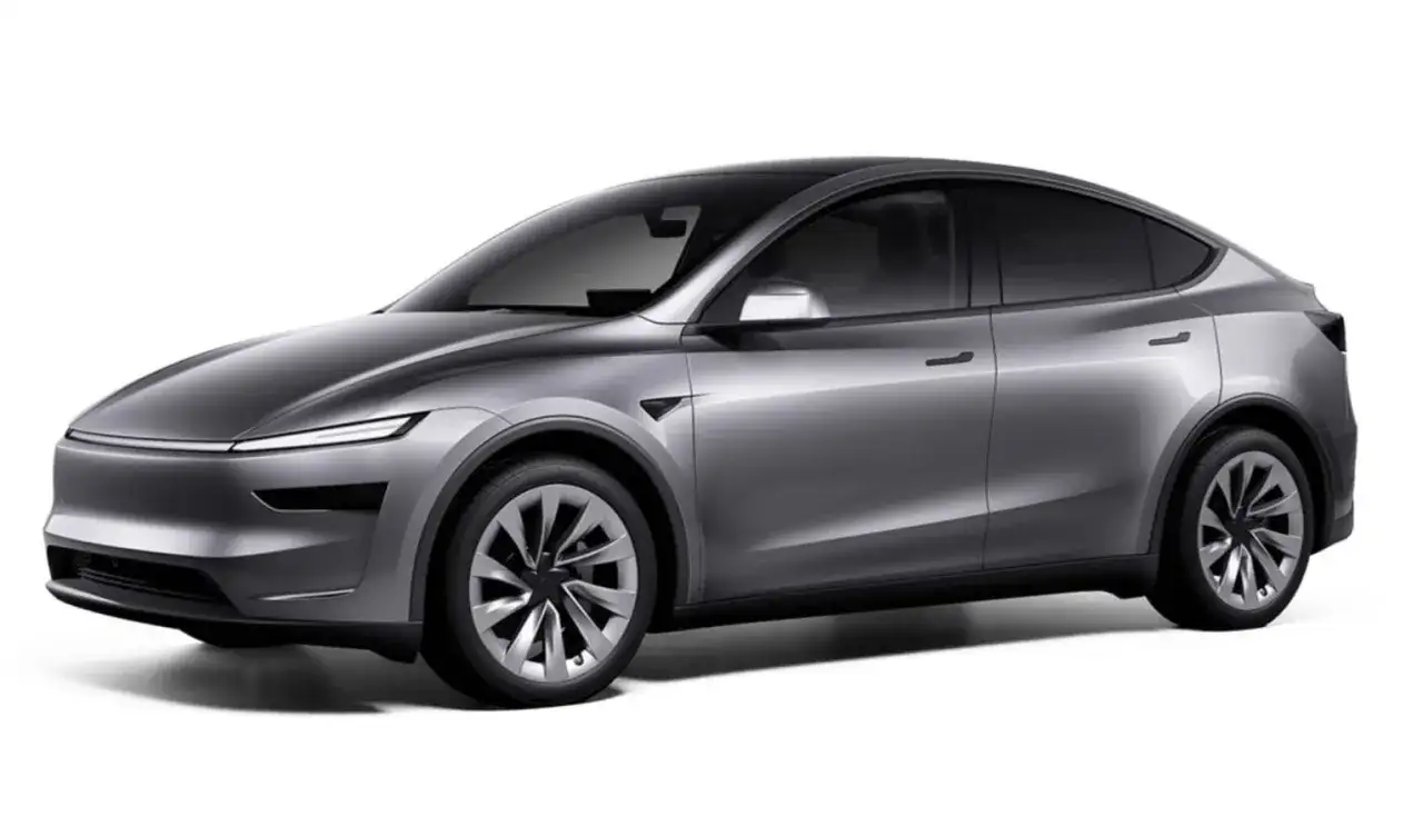 Srebrny Tesla Model Y, SUV, kt&oacute;ry zastanawiasz się, ile waży Tesla Y, prezentuje się elegancko.