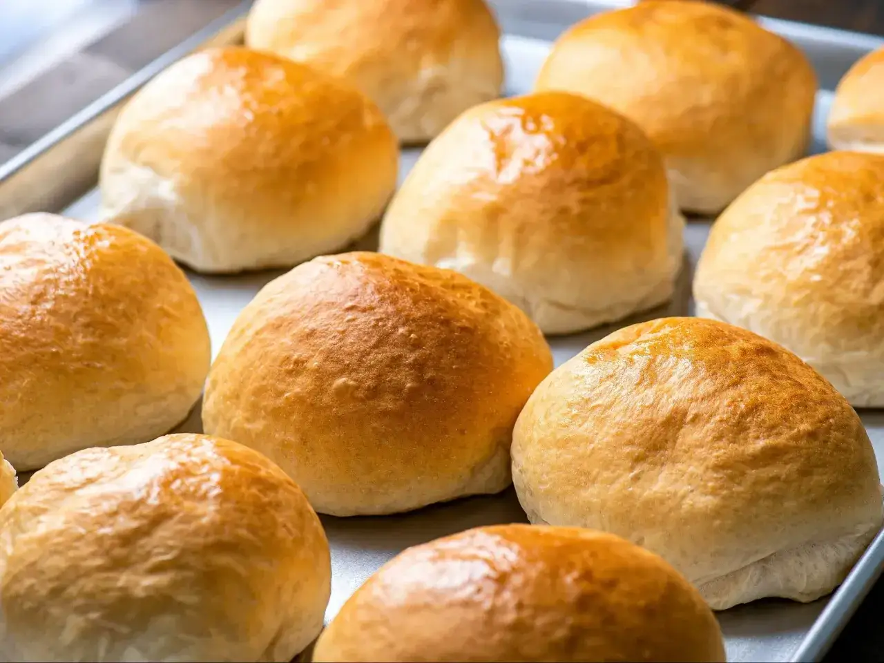 krok po kroku robienie bułek maślanych