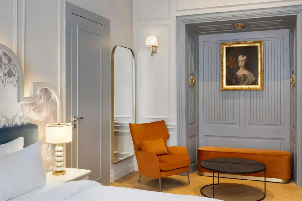 Por&oacute;wnanie hostelu i luksusowego hotelu w Londynie