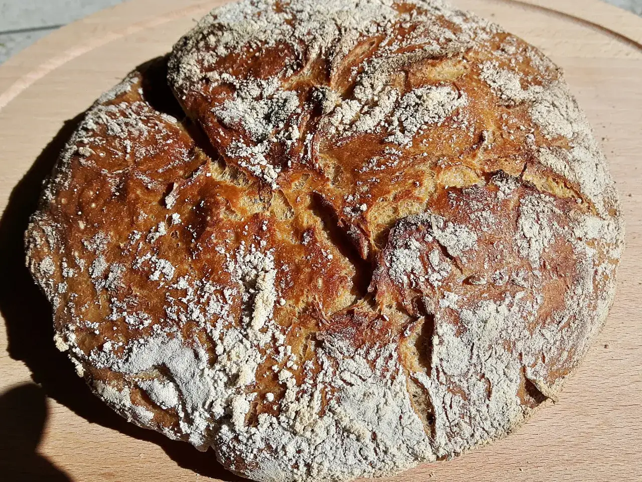 Pieczenie chleba w garnku żeliwnym