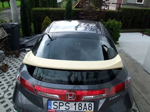 Montaż spoilera Honda Civic VIII 5D