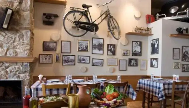 tradycyjna tawerna Cypr wnętrze