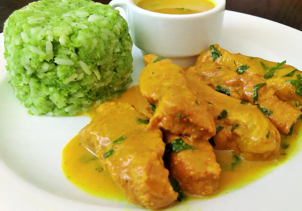 indyk w sosie curry z ryżem