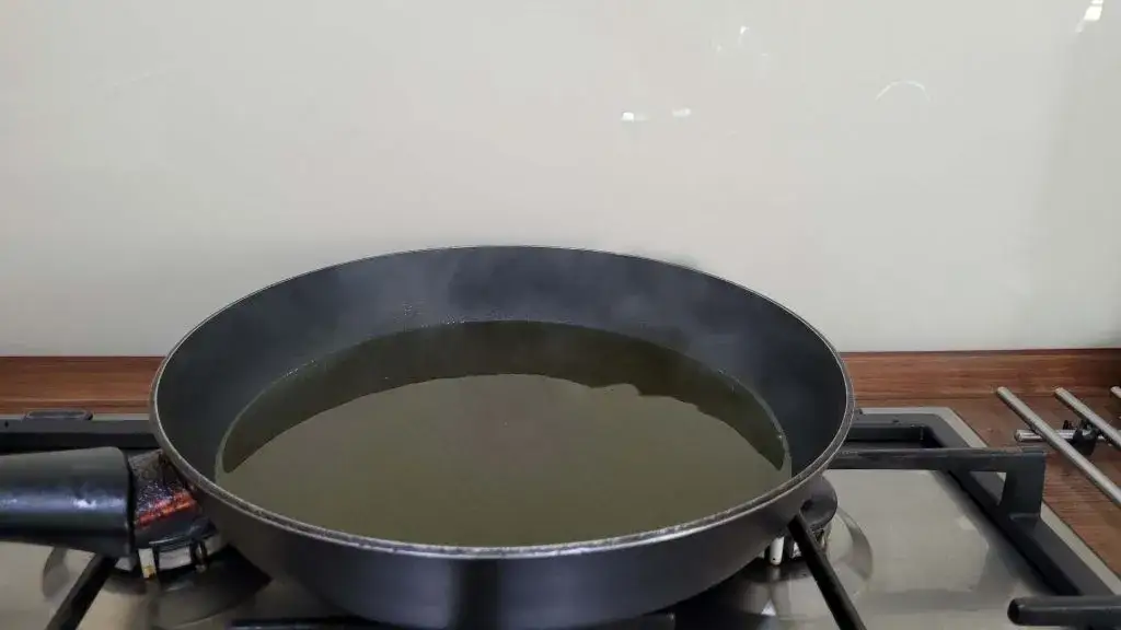 olej dymiący na patelni punkt dymienia