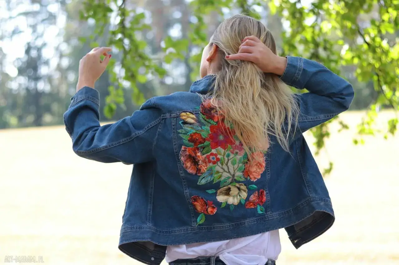 kurtka jeansowa z haftem i ćwiekami